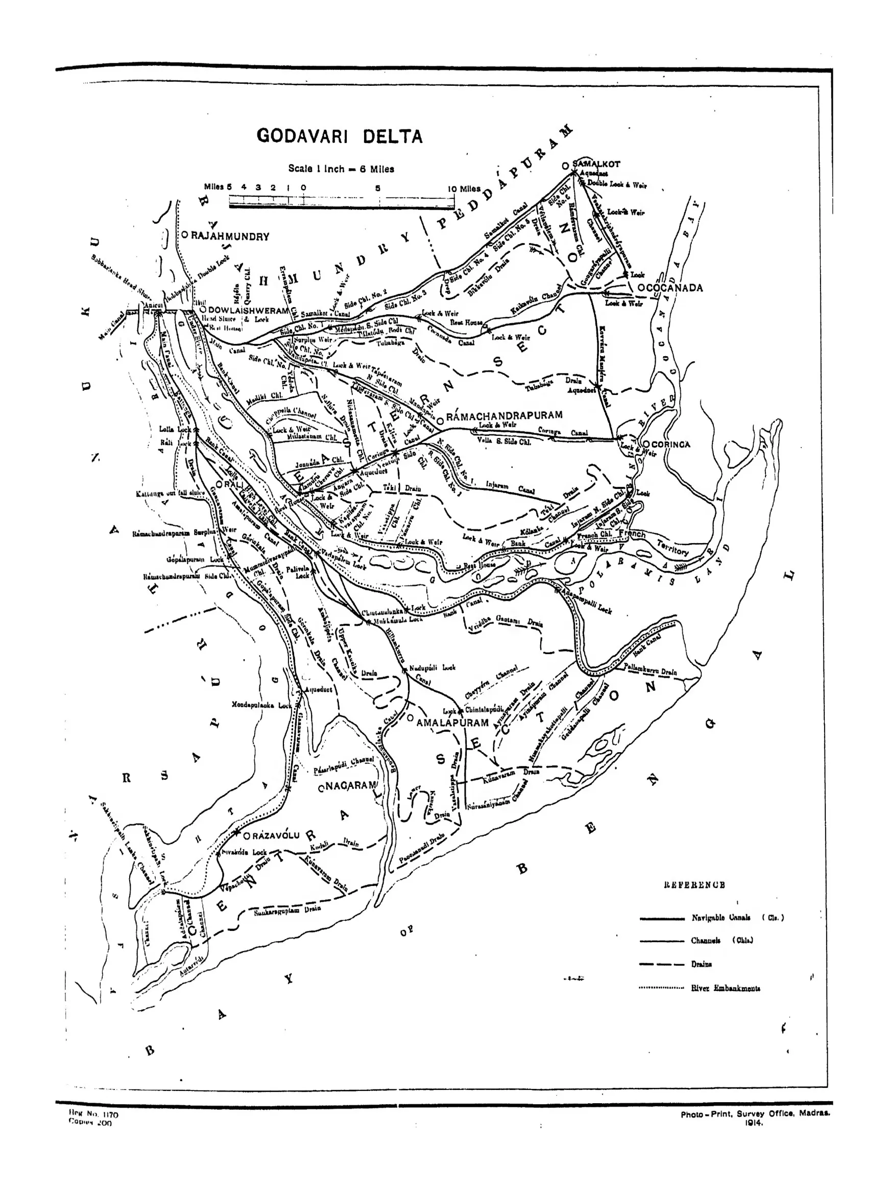 Map of the Godavari delta from Rajahmundry and Dowlaishweram to the sea, showing navigable canals, channels, drains and river embankments, with Cocanada, Ramachandrapuram, Amalapuram, Nagaram and Razavolu.
