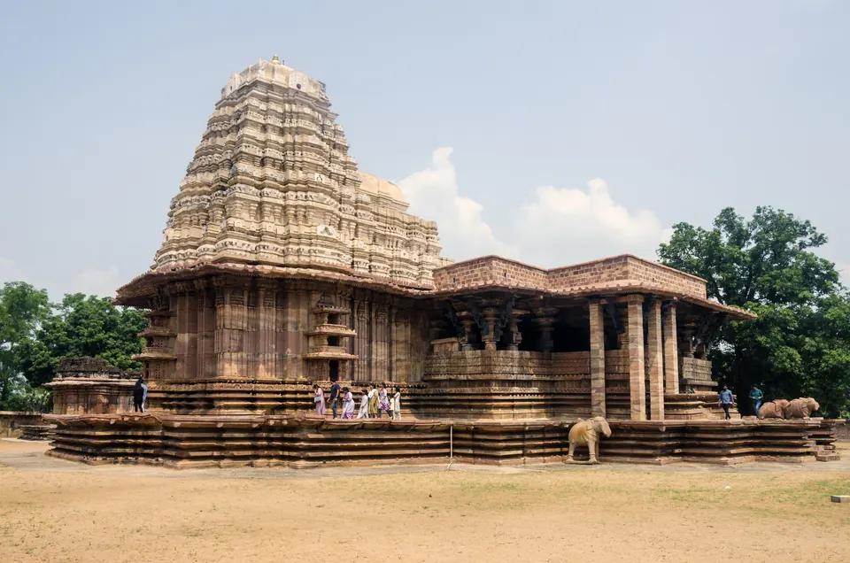 Ramappa (Rudreswara) Temple at Palampet, a sandstone Kakatiya temple on a raised platform with a tall stepped tower, under a pale sky.