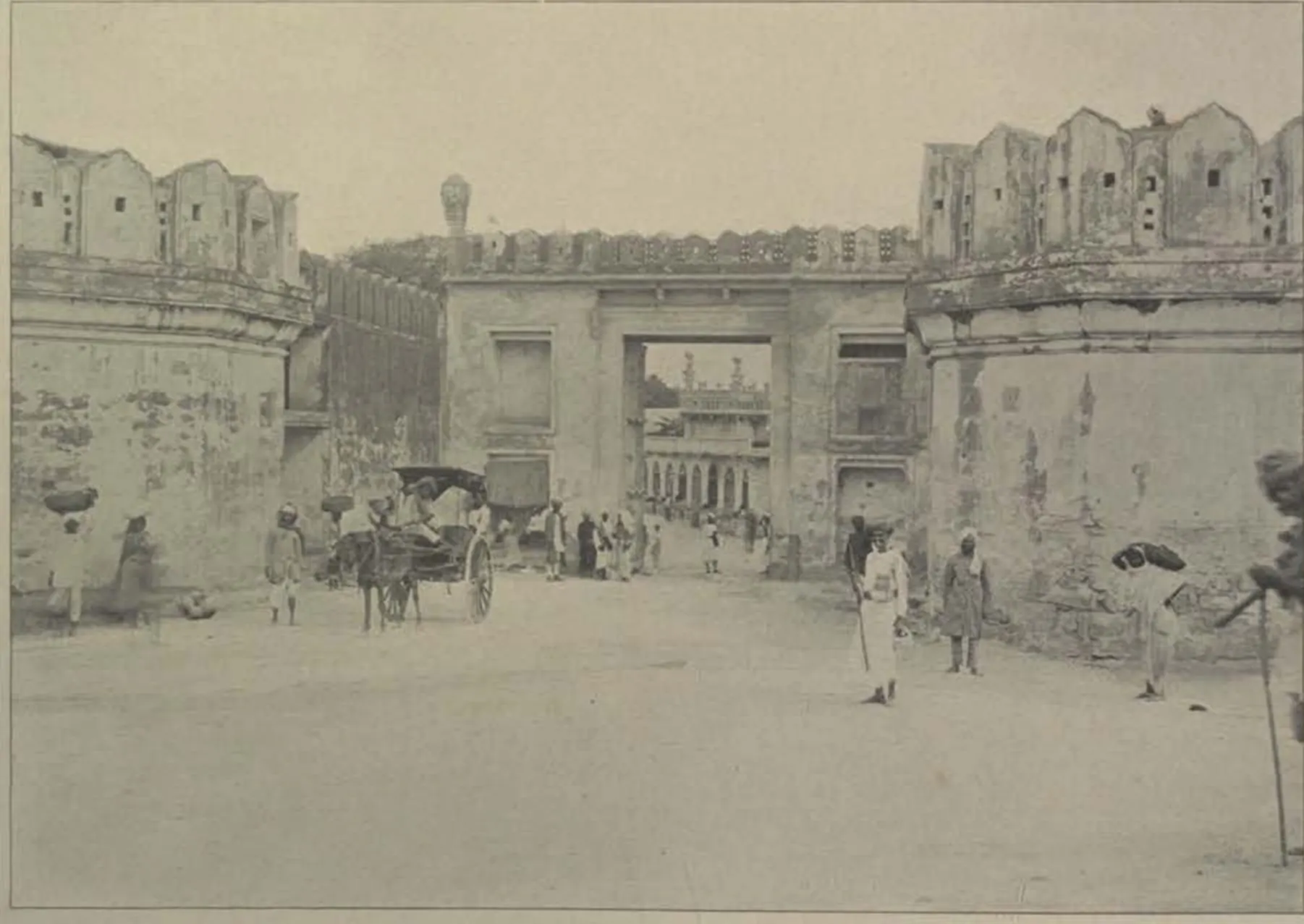 The Purana Pul Gate, a gateway between bastions, with an open road in front.