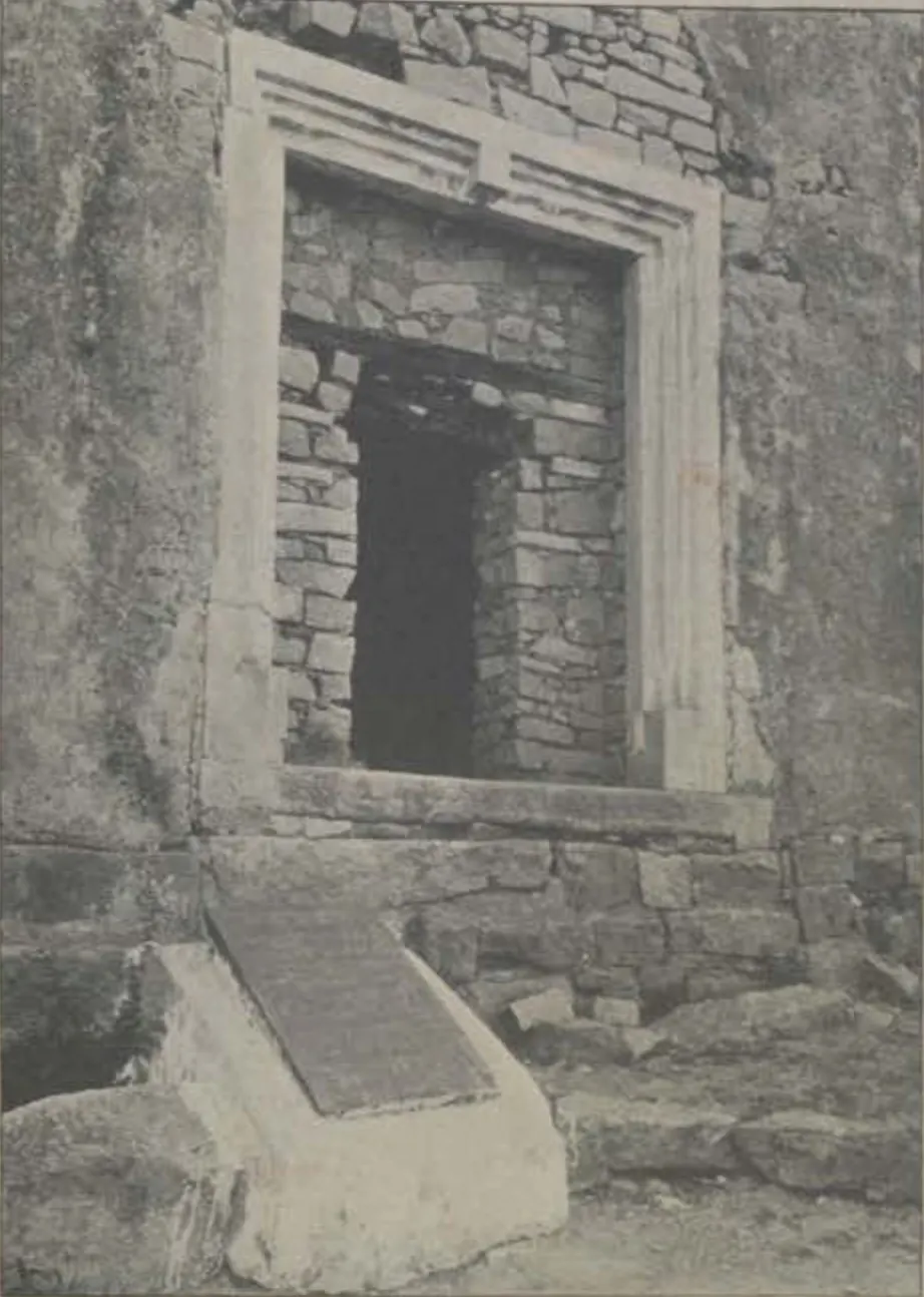A doorway of the Ambar Khana, with an inscribed tablet set below it.