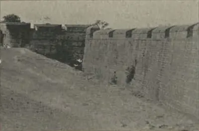 A stretch of the crenellated wall of the Juctial fort.