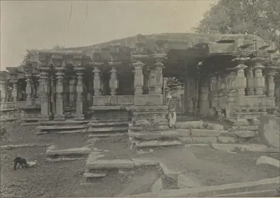 The detached hall of the Thousand Pillar Temple, a ruined hall with many carved pillars.
