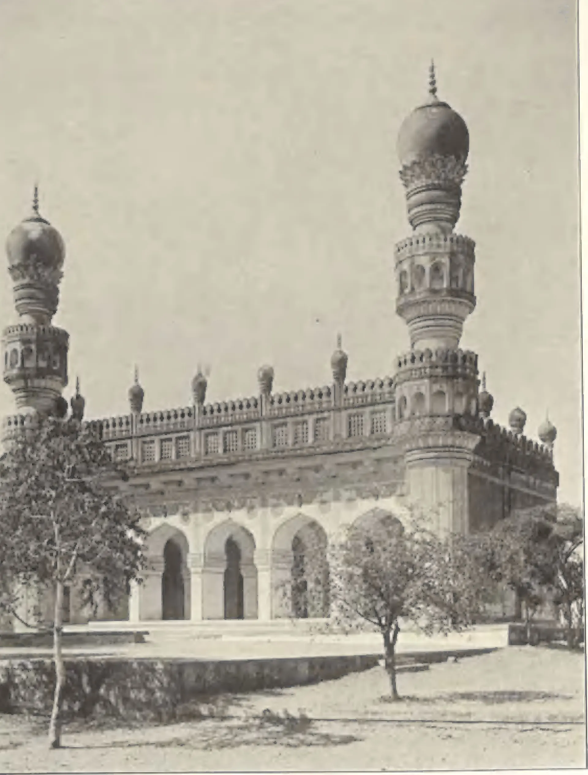A Qutb Shahi mosque near the Golconda tombs, an arched prayer hall with two tall minarets.