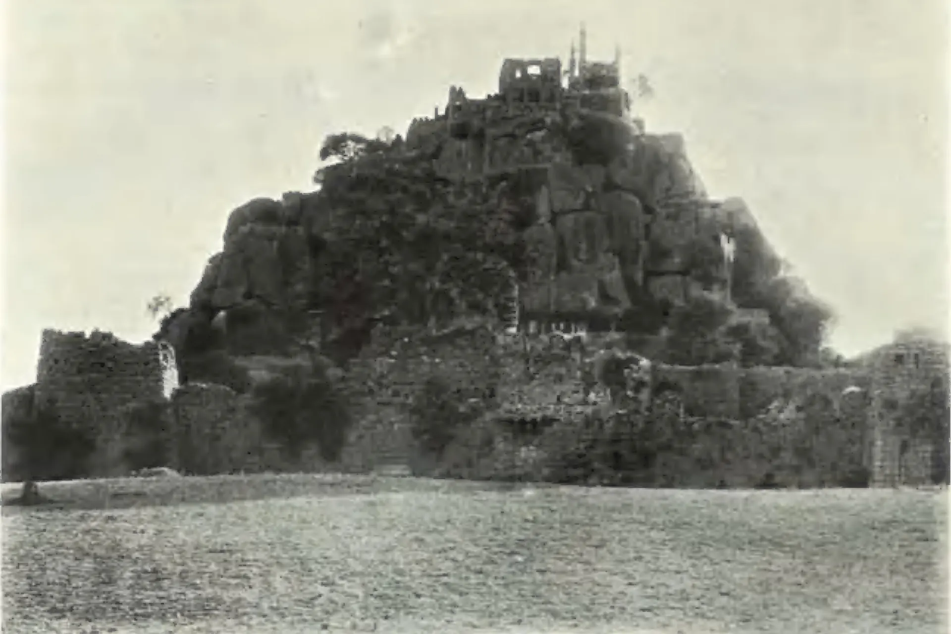 The old fort at Elgandal on a rocky hill, with walls at its foot.