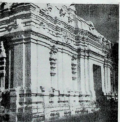 The east and north walls of a temple, seen at the corner: plastered walls with pilasters, niches and heavy cornices.
