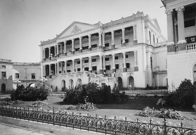 Falaknuma Palace, Hyderabad.The palace was designed in 1872 by an English architect as the private residence of a rich Muslim grandee but in 1897 was purchased for use as a guest house by the Nizam
