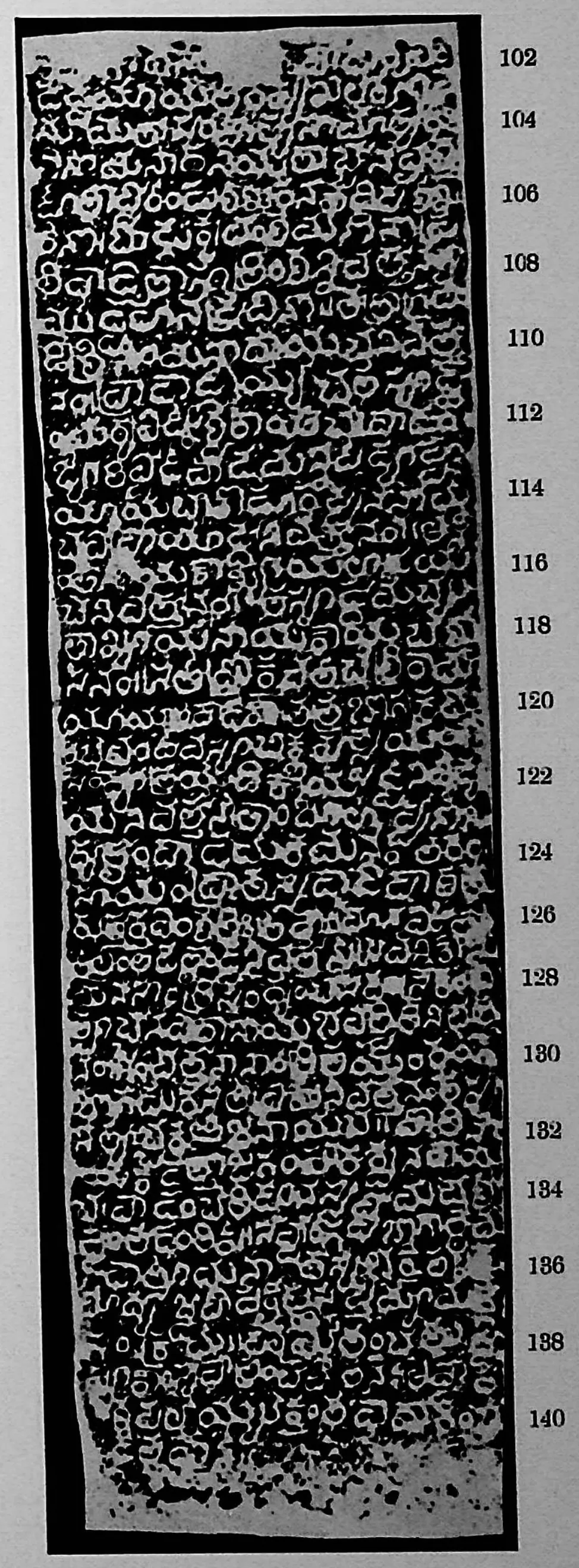 Ink impression of face II of the "Kulpak inscription", white Telugu-Kannada letters on a black ground, with line numbers in the margin.