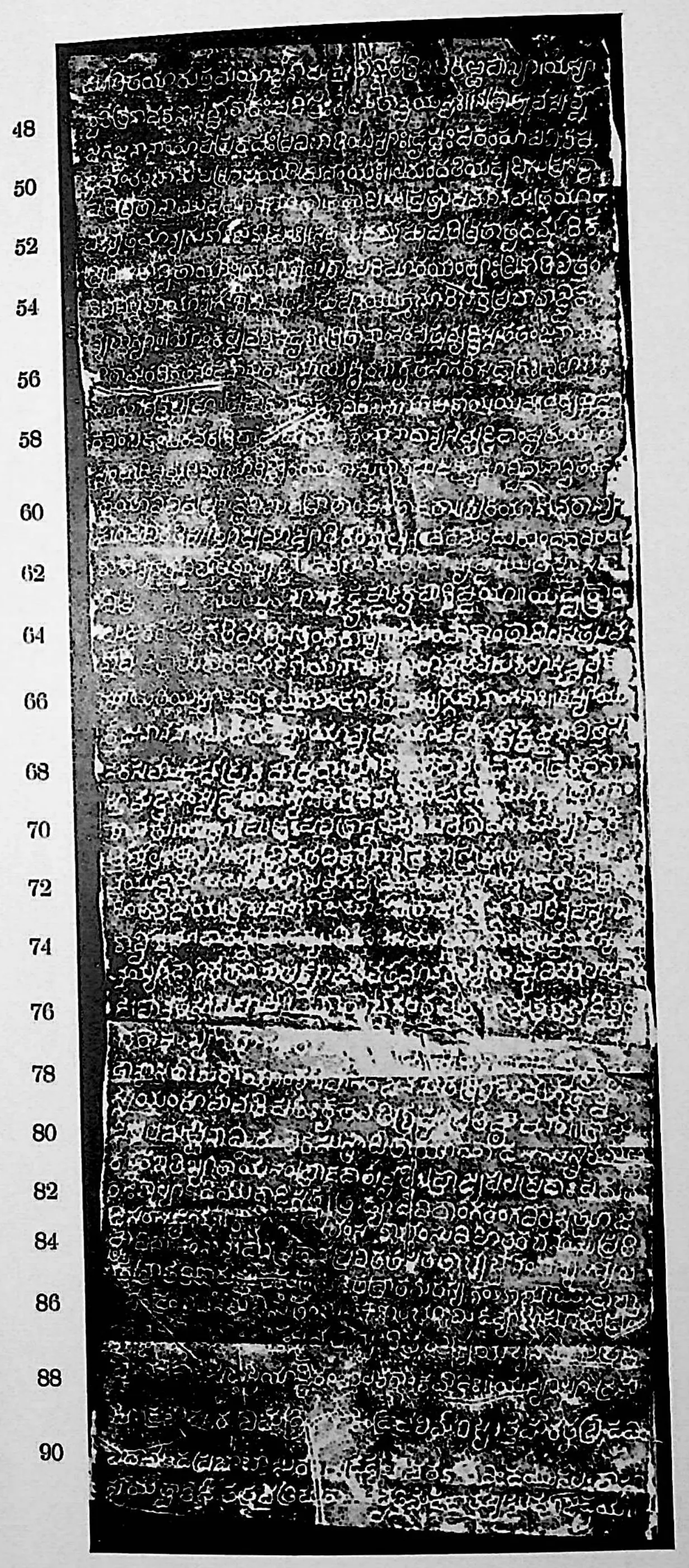 Ink impression of face II of the "Pillalamaṟṟi inscription of Eṟaka-sāni", white Telugu-Kannada letters on a black ground, with line numbers in the margin.