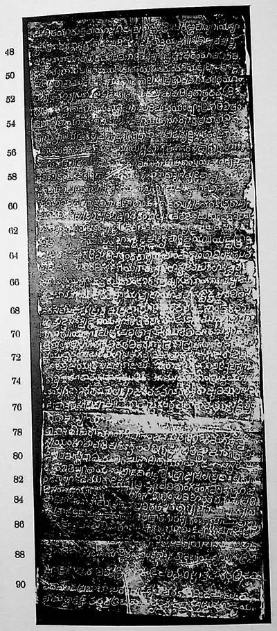 Ink impression of face II of the "Pillalamaṟṟi inscription of Eṟaka-sāni", white Telugu-Kannada letters on a black ground, with line numbers in the margin.