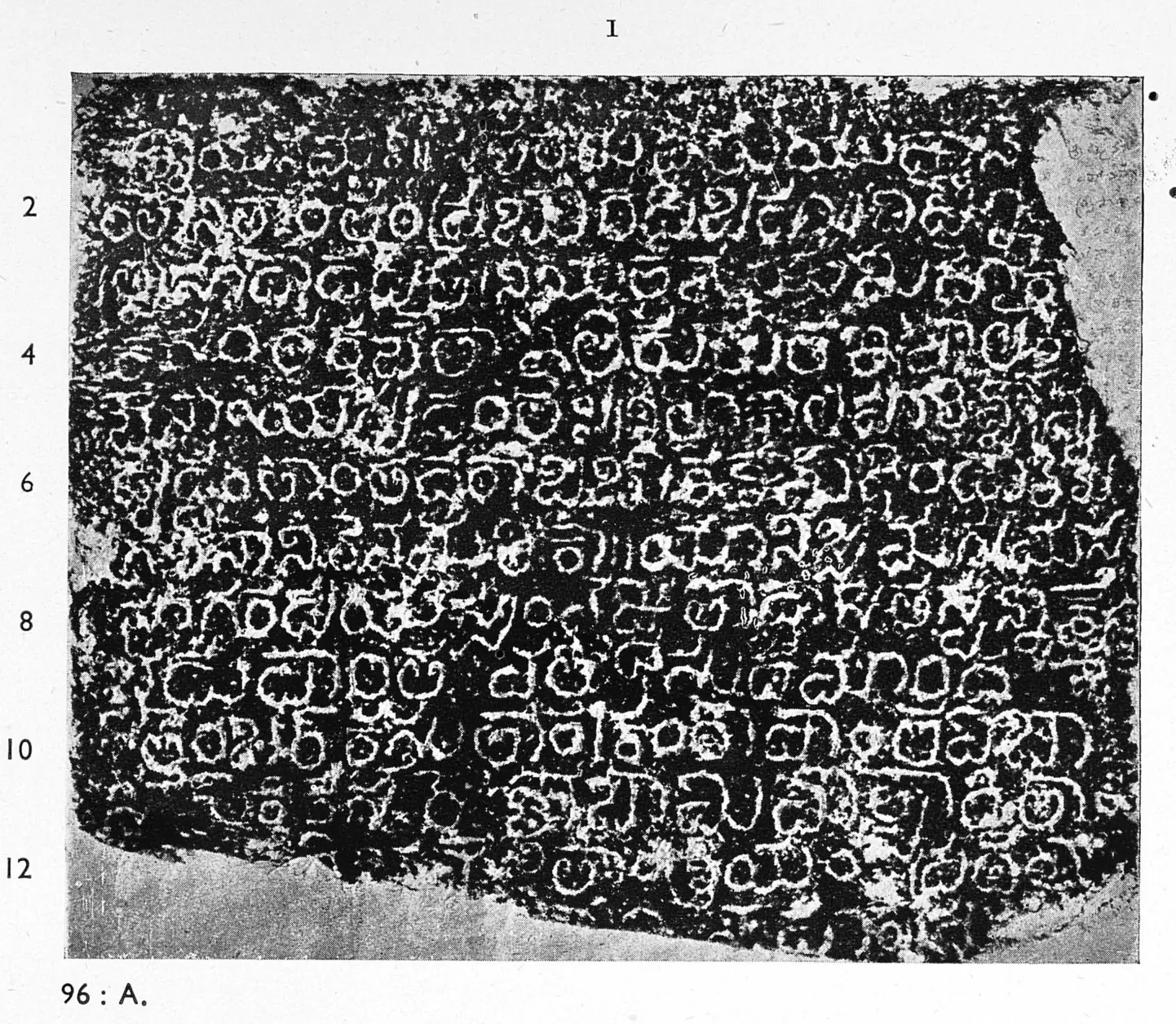 Ink impression of face I of the "Rāyaparti inscription of Mahādēva", white Telugu-Kannada letters on a black ground, with line numbers in the margin.