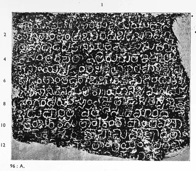 Ink impression of face I of the "Rāyaparti inscription of Mahādēva", white Telugu-Kannada letters on a black ground, with line numbers in the margin.