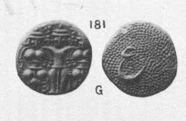 Both faces of a small gold coin, one with three standing figures, the other granulated with a large curved Arabic letter, with the plate number 181 and the letter G.