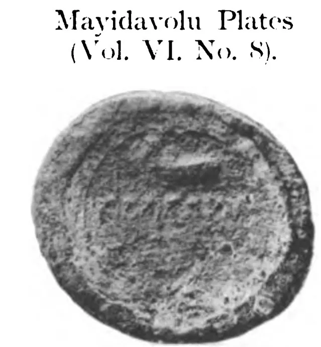 Collotype of a worn, elliptical copper seal under the printed label "Mayidavolu Plates (Vol. VI. No. 8)"; a raised couchant animal is faintly visible across the upper middle.