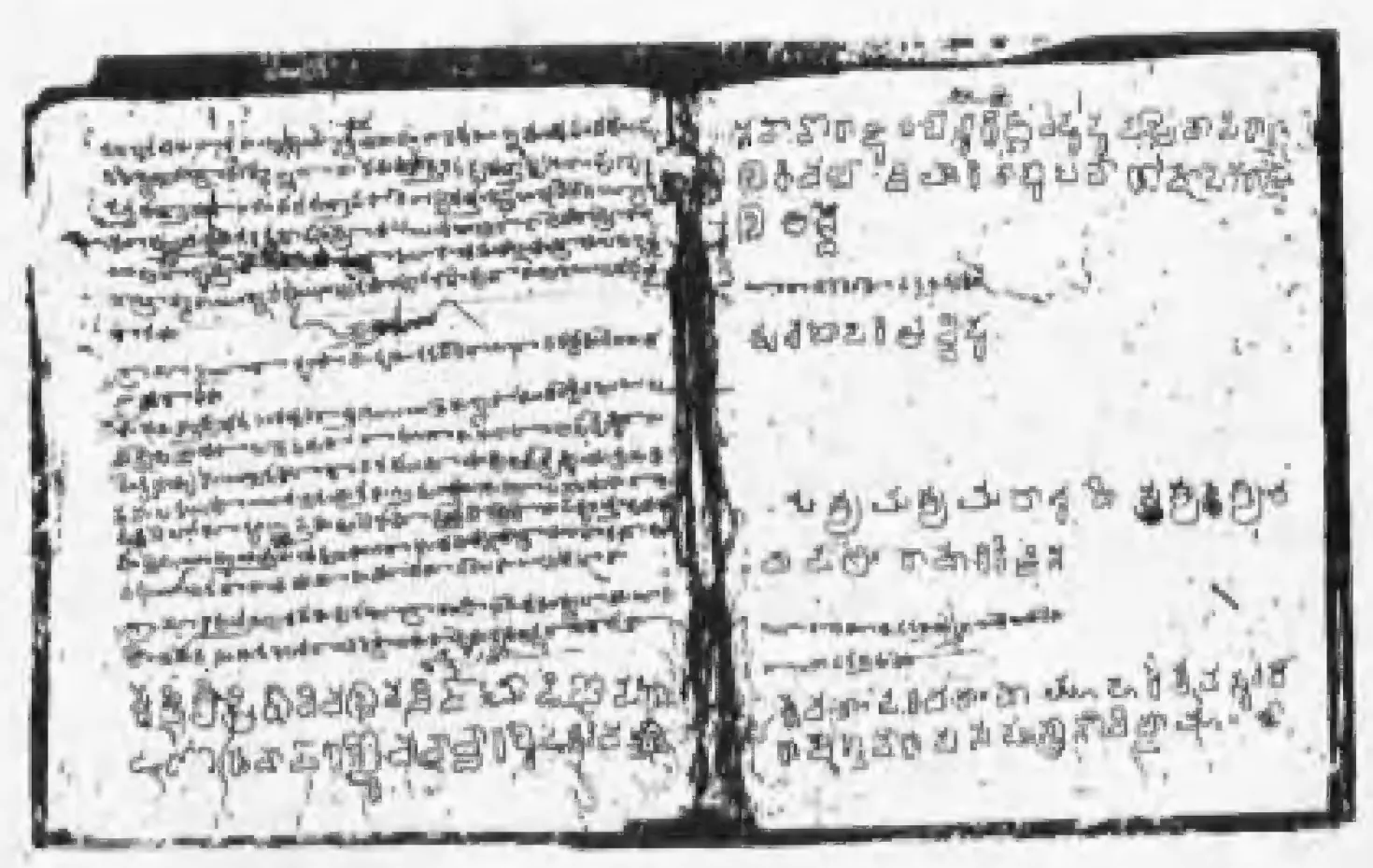 Photograph of an open manuscript book: on the left page a description written in lines of Telugu script, on the right page an eye-copy of the inscription in archaic letters.