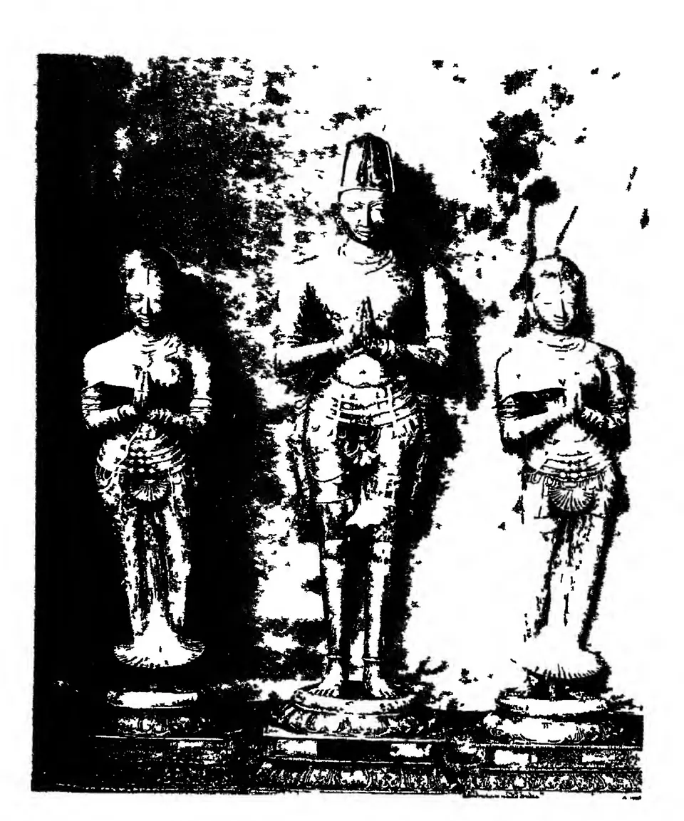 High-contrast halftone of three standing statues with joined hands on pedestals: a crowned king in the middle between two queens, against a dark background. Printed sideways.