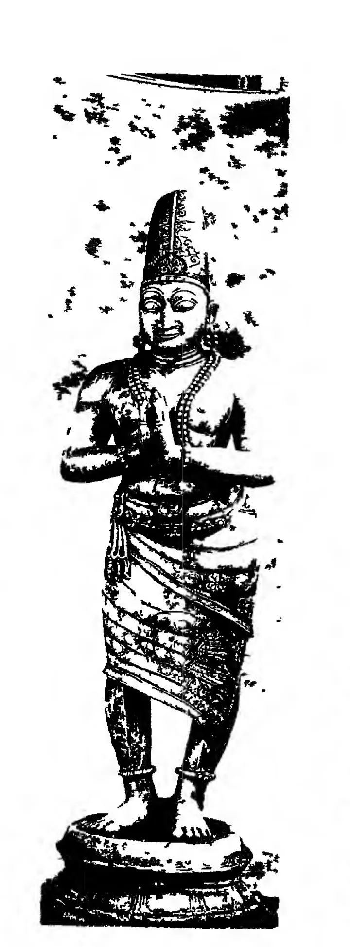High-contrast halftone of a standing crowned king in a long patterned lower garment, hands joined, on a round pedestal. Printed sideways.